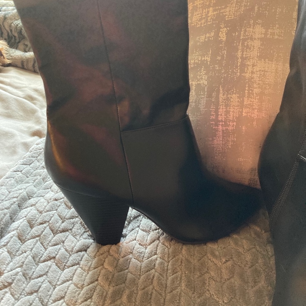 Black above ankle women’s size 11 boots